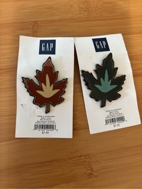 VINTAGE GAP Leaf Enamel Pin Duo in Rust and Forest